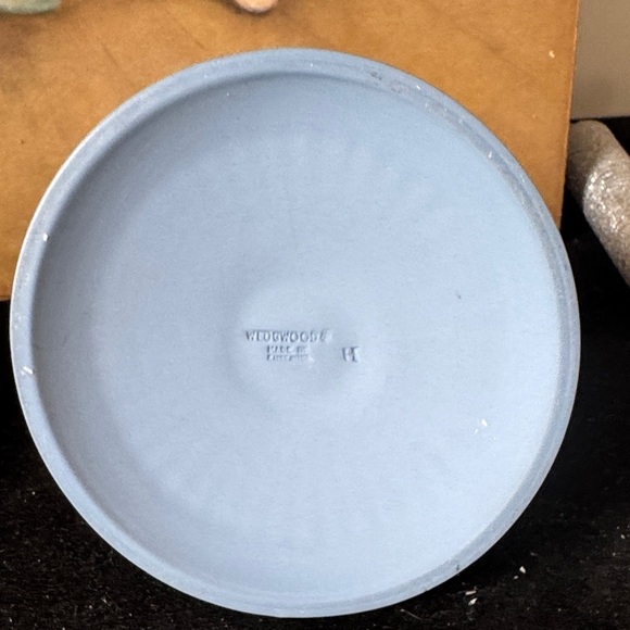 Fluted Candlestick  Wedgewood Jasper (pale blue) Laurel Pattern set of two - Picture 8 of 9